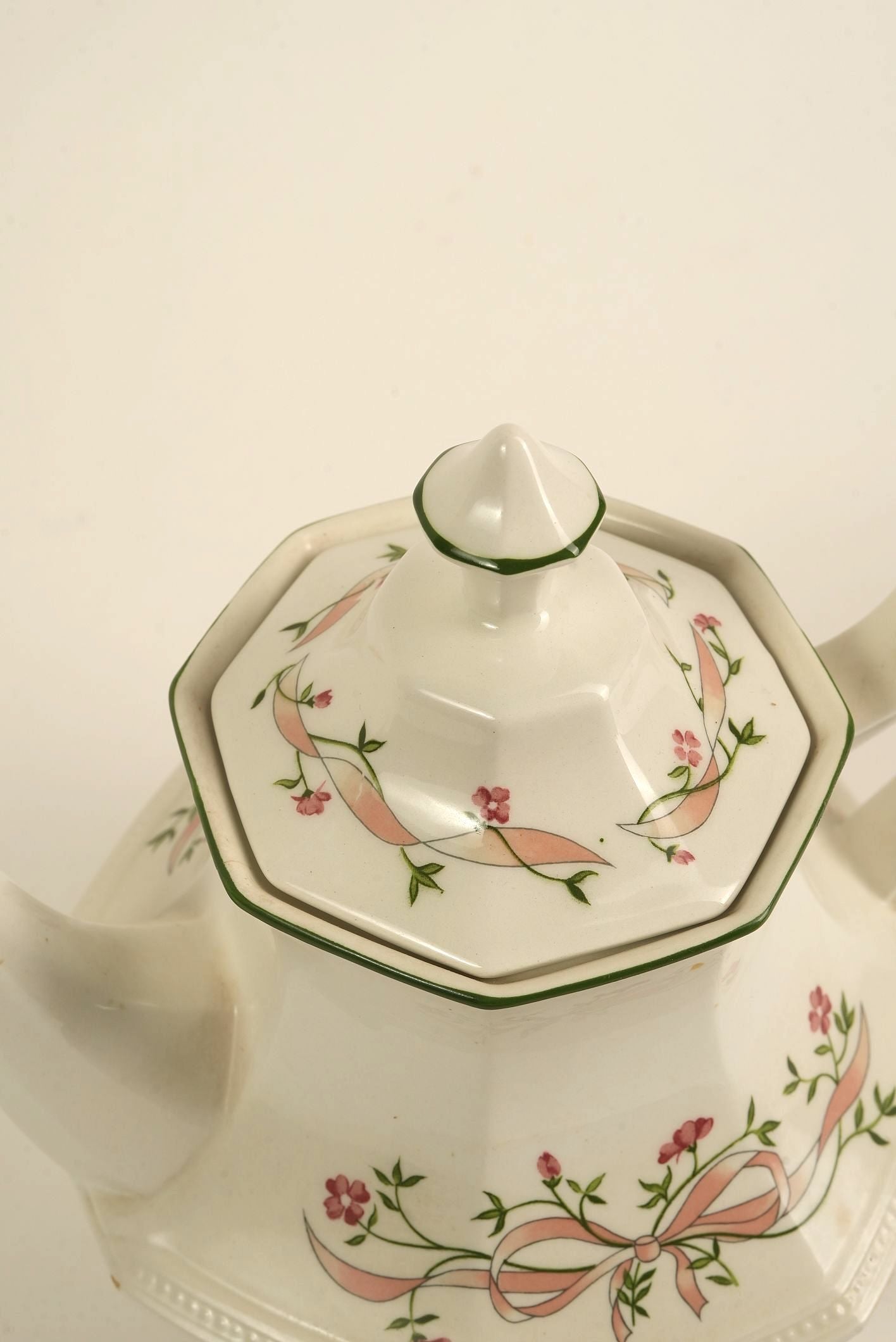 Vintage 18-Piece Johnson Brothers Complete Tea Set
