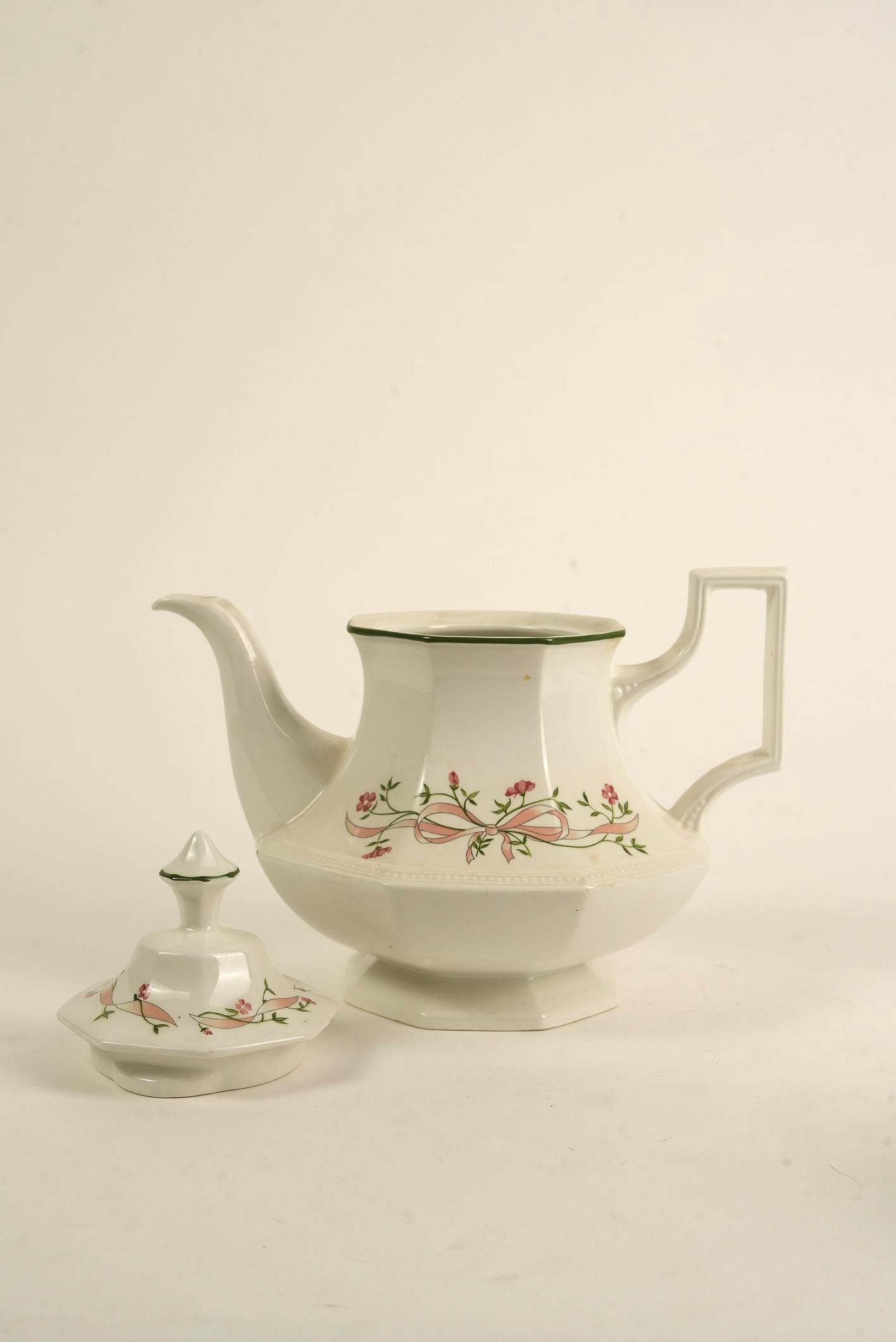 Vintage 18-Piece Johnson Brothers Complete Tea Set