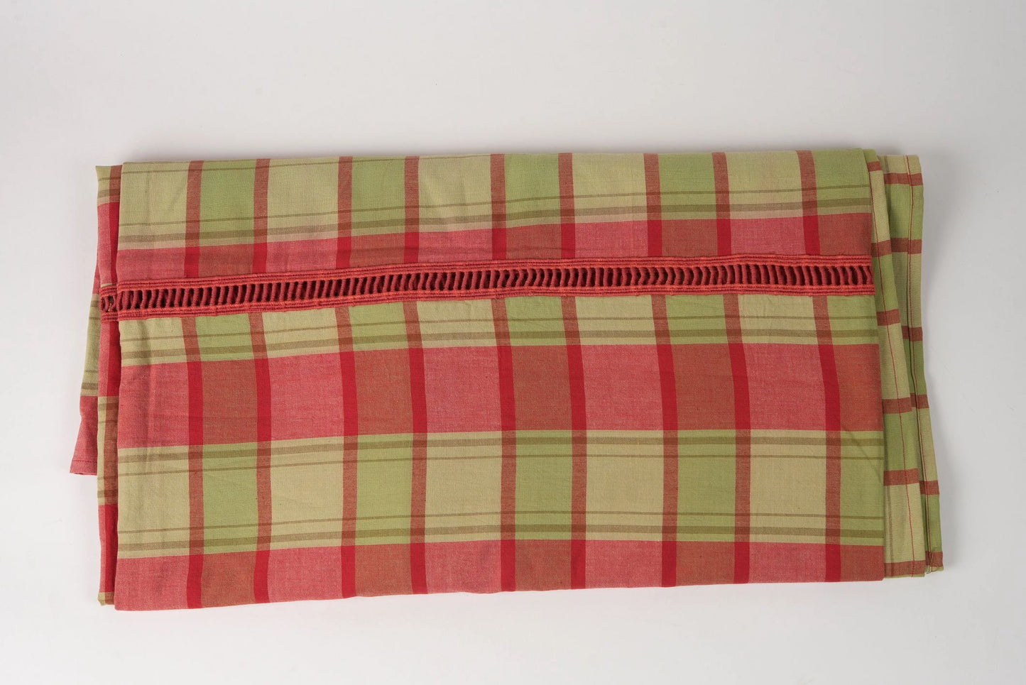 Red & Green Table Cover