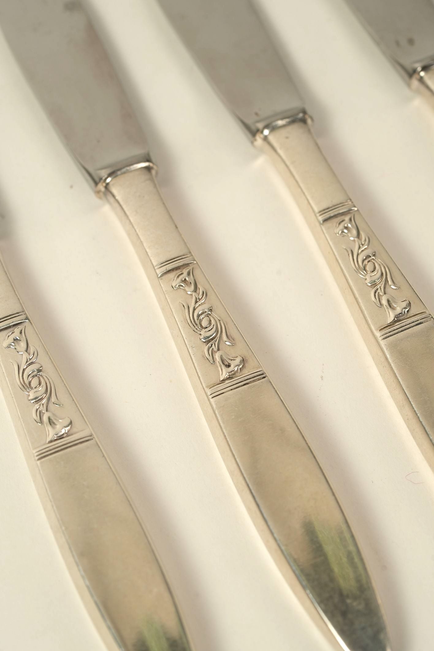 Set of 6 | Vintage Silver-Plated Knives with Detailing