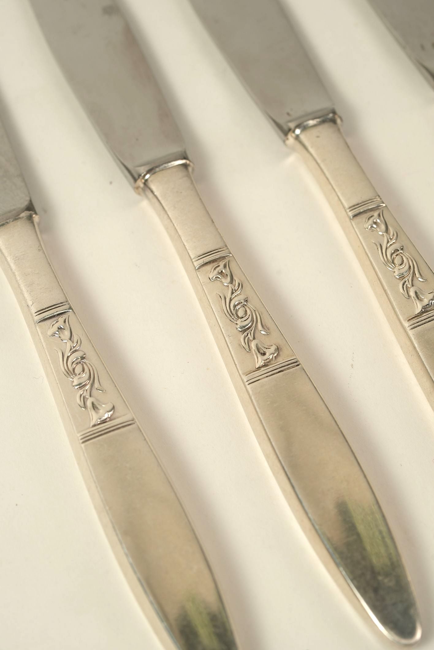 Set of 6 | Vintage Silver-Plated Knives with Detailing