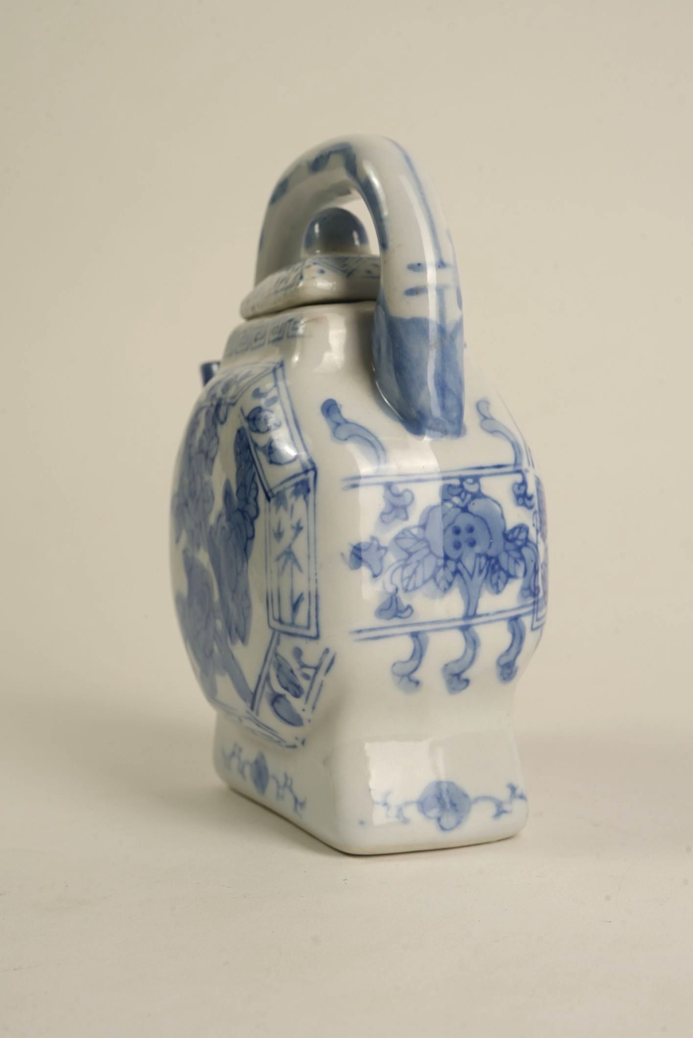 Vintage Chinoiserie Porcelain Teapot