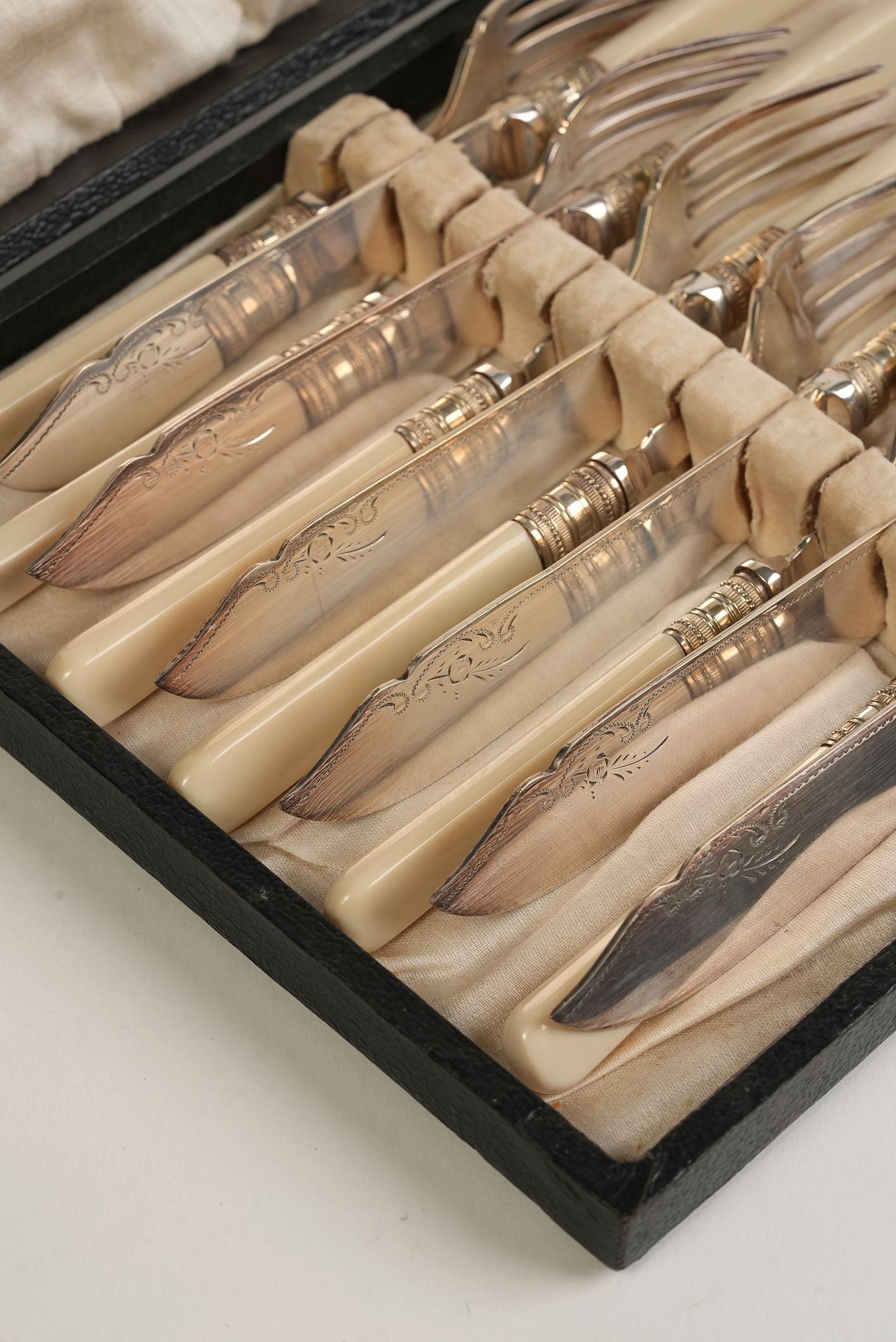 Vintage Knife & Fork | Set of 12