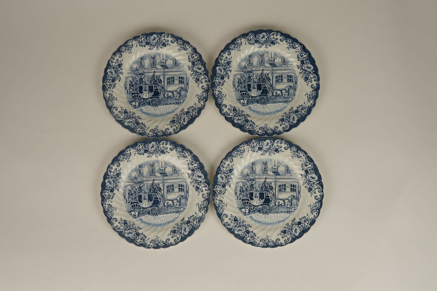 Set of 4 | Vintage Coaching Scene Dinner Plates
