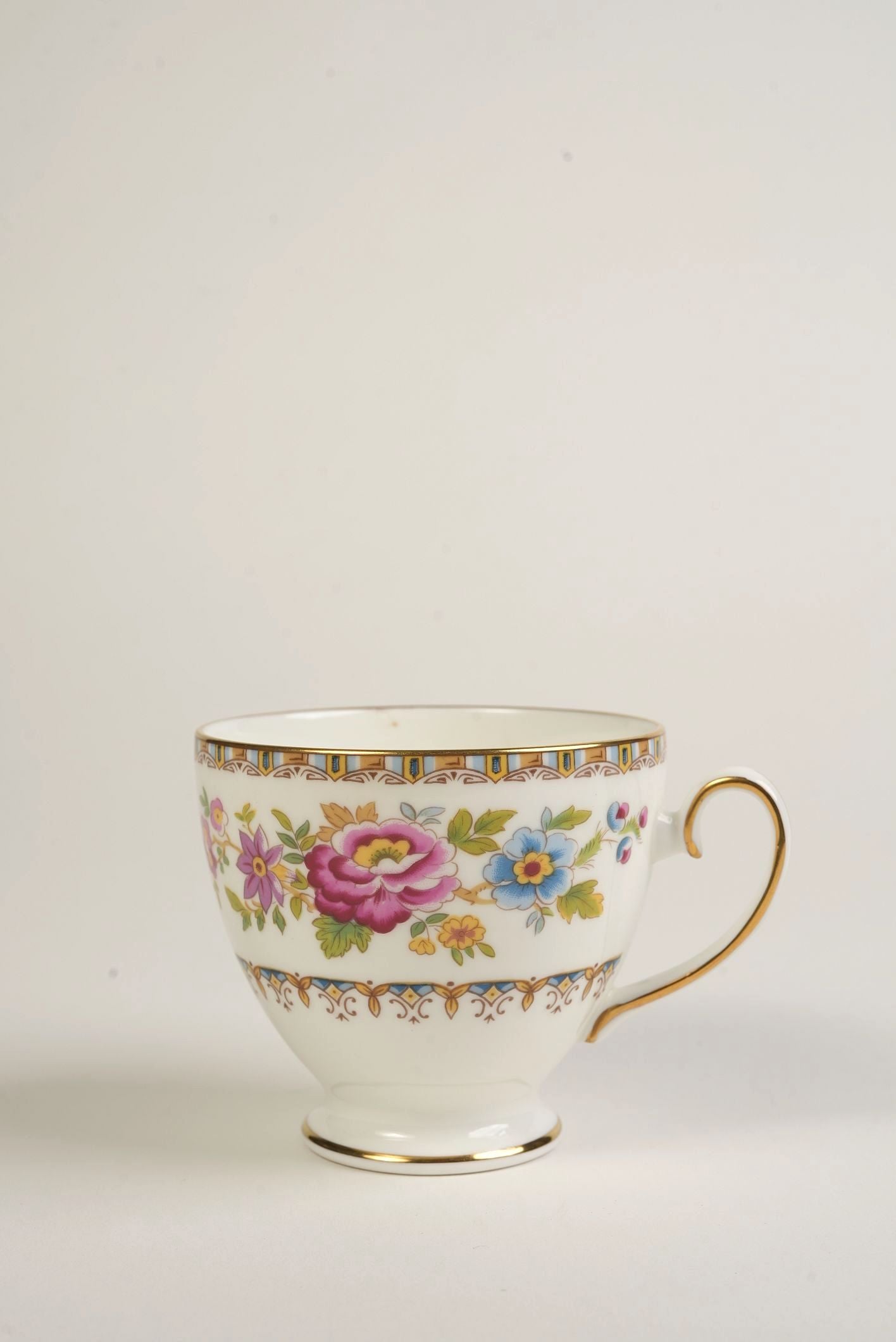 38-Piece Fine Bone China Tea & Cake Set “Malvern” Pattern