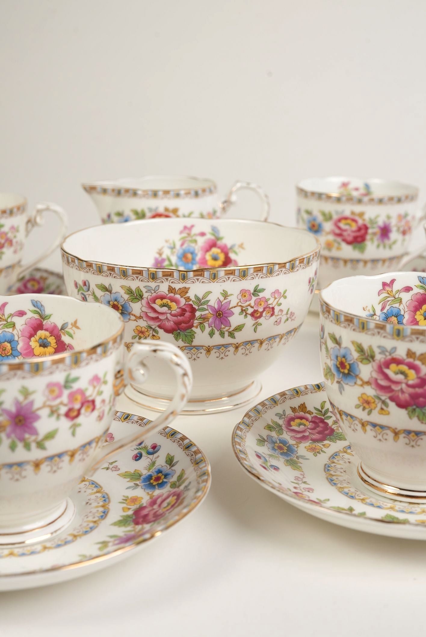 38-Piece Fine Bone China Tea & Cake Set “Malvern” Pattern