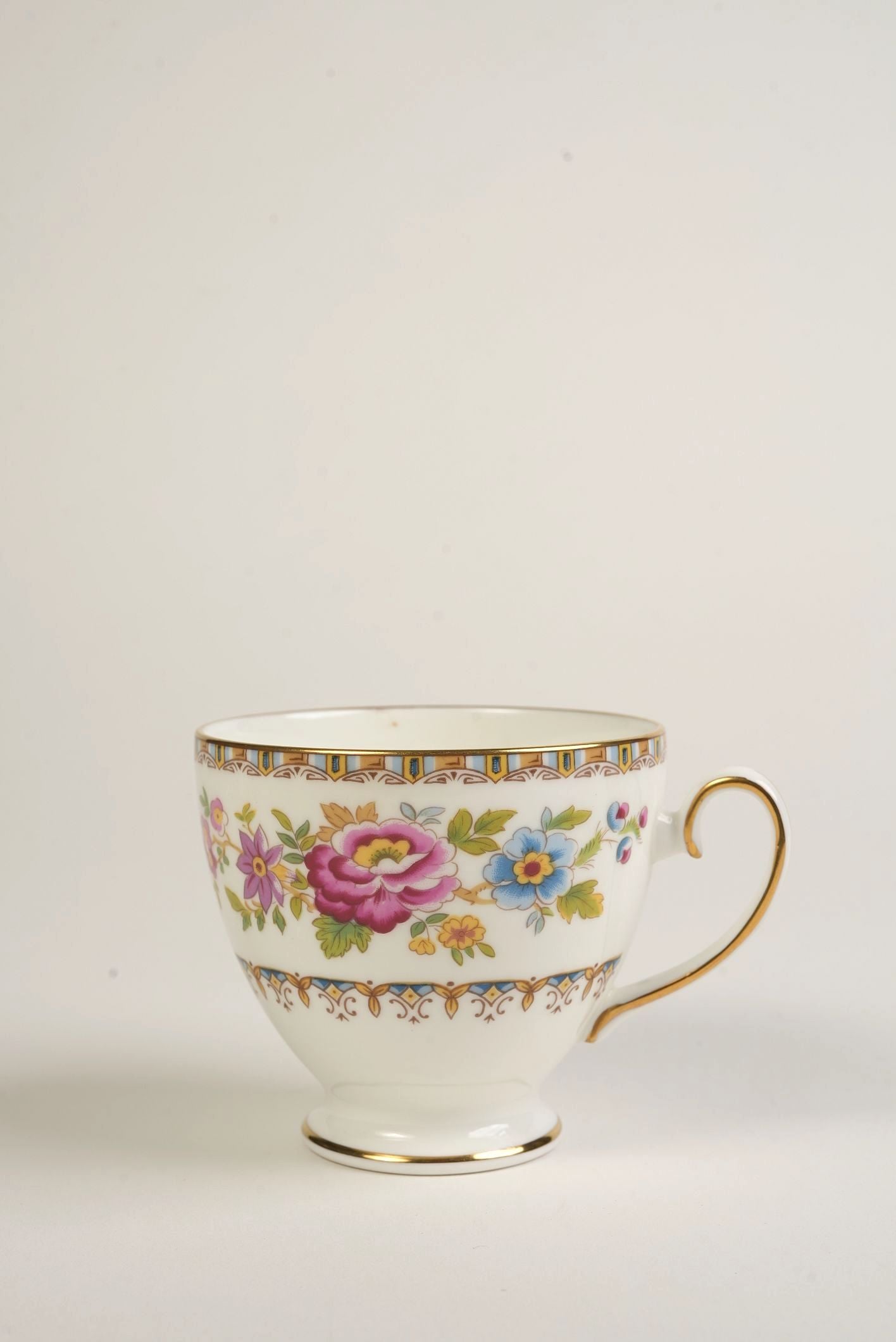 38-Piece Fine Bone China Tea & Cake Set “Malvern” Pattern