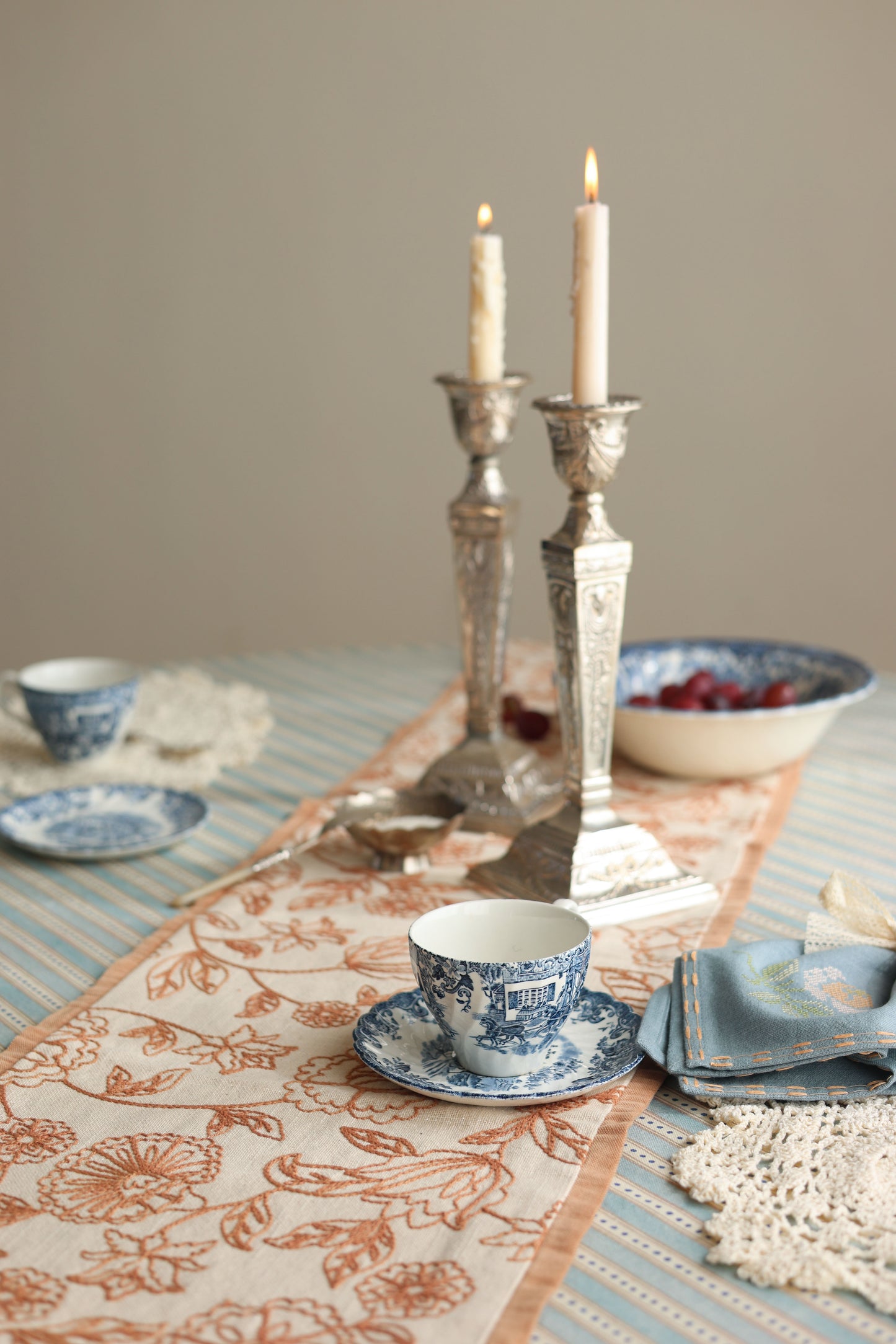 Johnson Bros Coaching Scene Tea Cups & Saucers | Set of 6