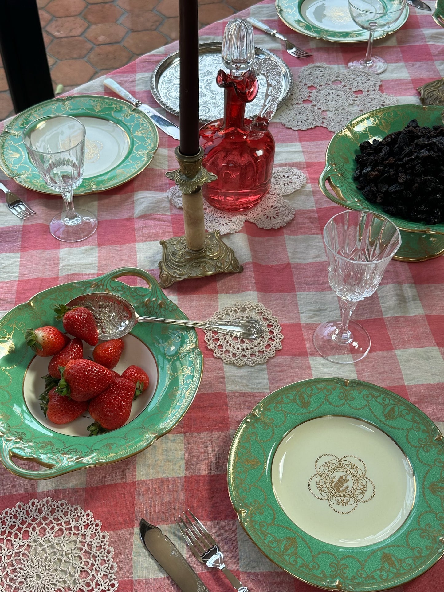Porcelain 15-piece Wedgwood Dinner Service