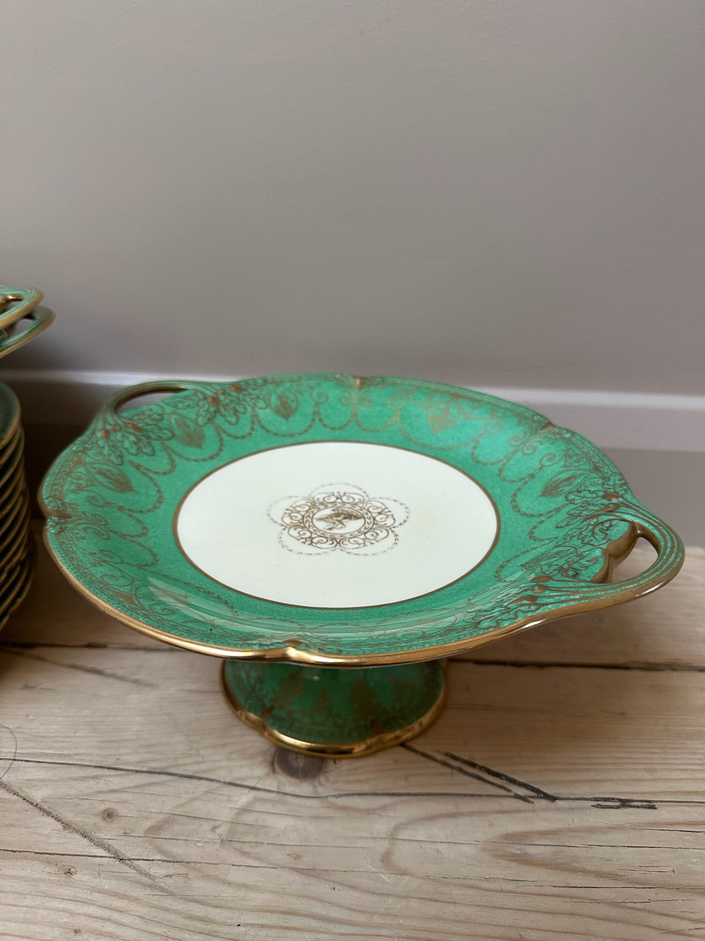 Porcelain 15-piece Wedgwood Dinner Service