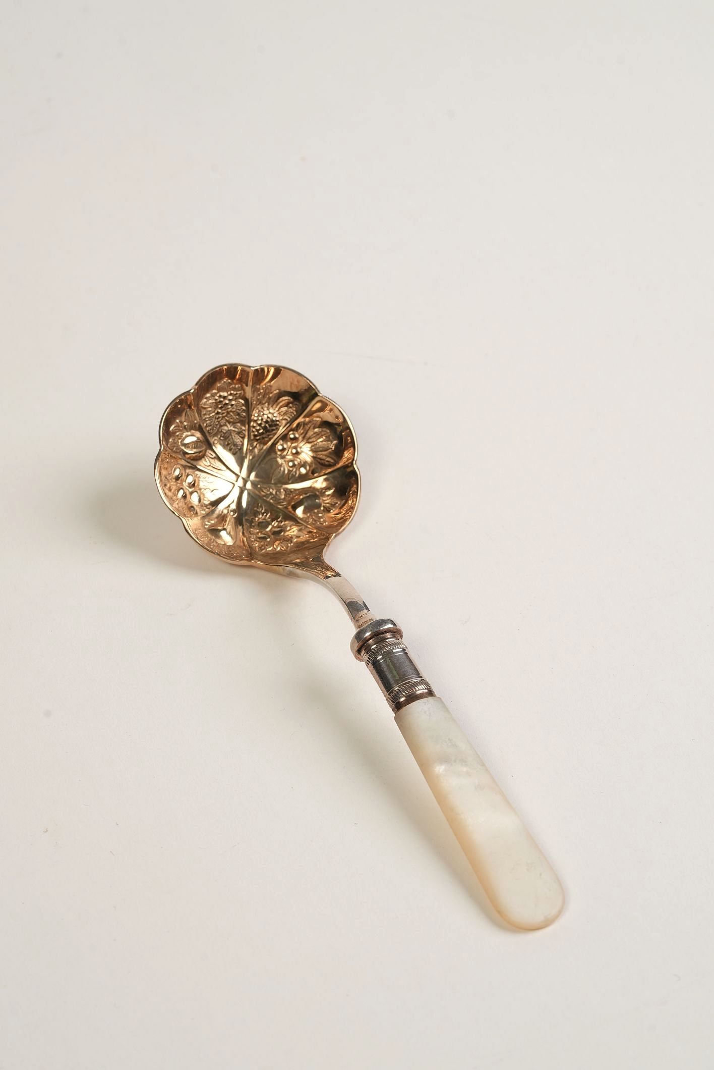 Sheffield England Scalloped Berry Server