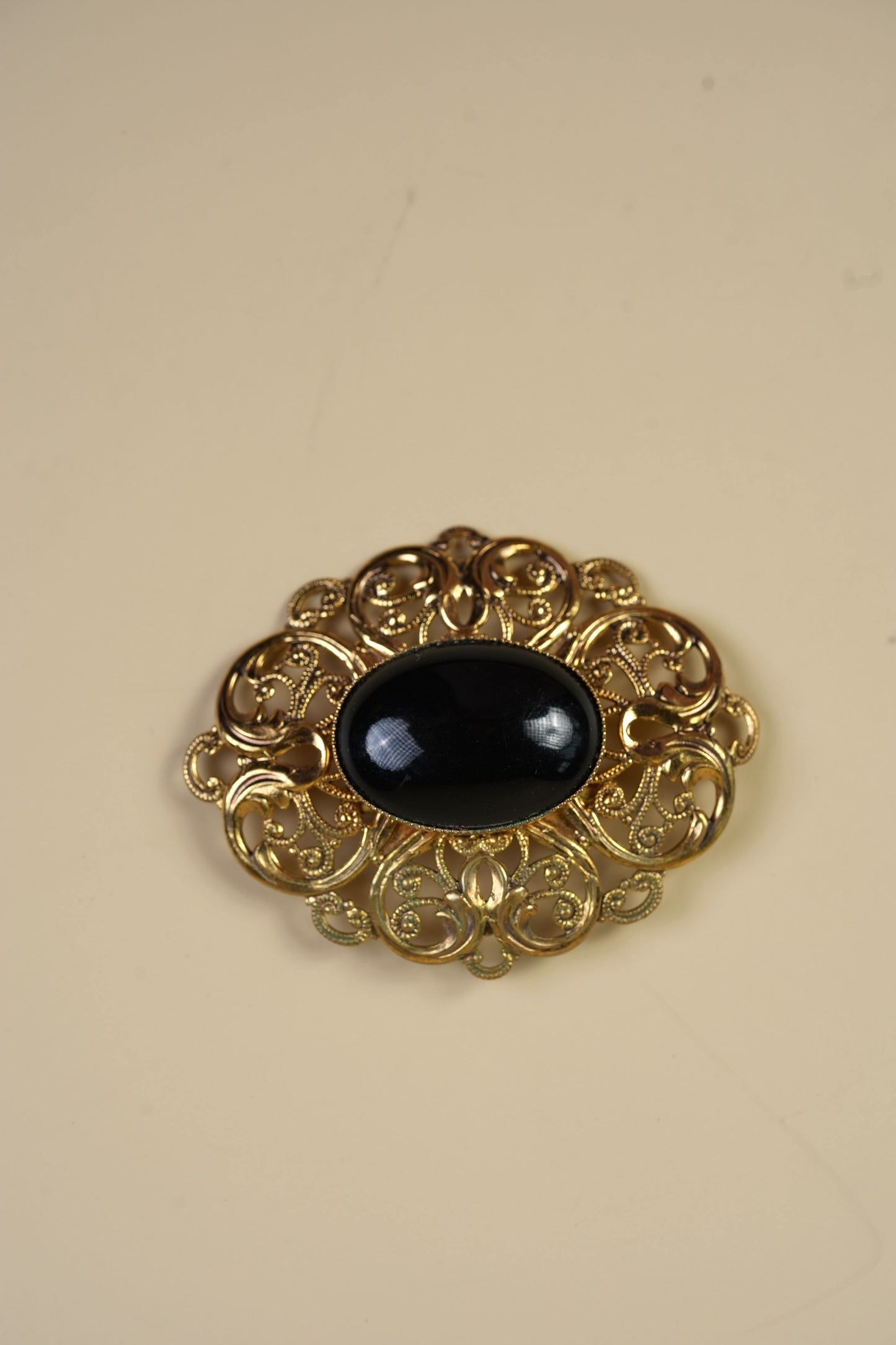 Vintage Black Cabochon Brooch in Gold-Tone Filigree Frame