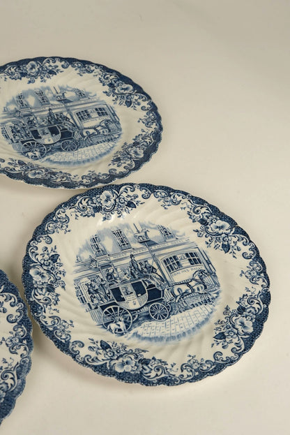 Set of 4 | Vintage Coaching Scene Dinner Plates