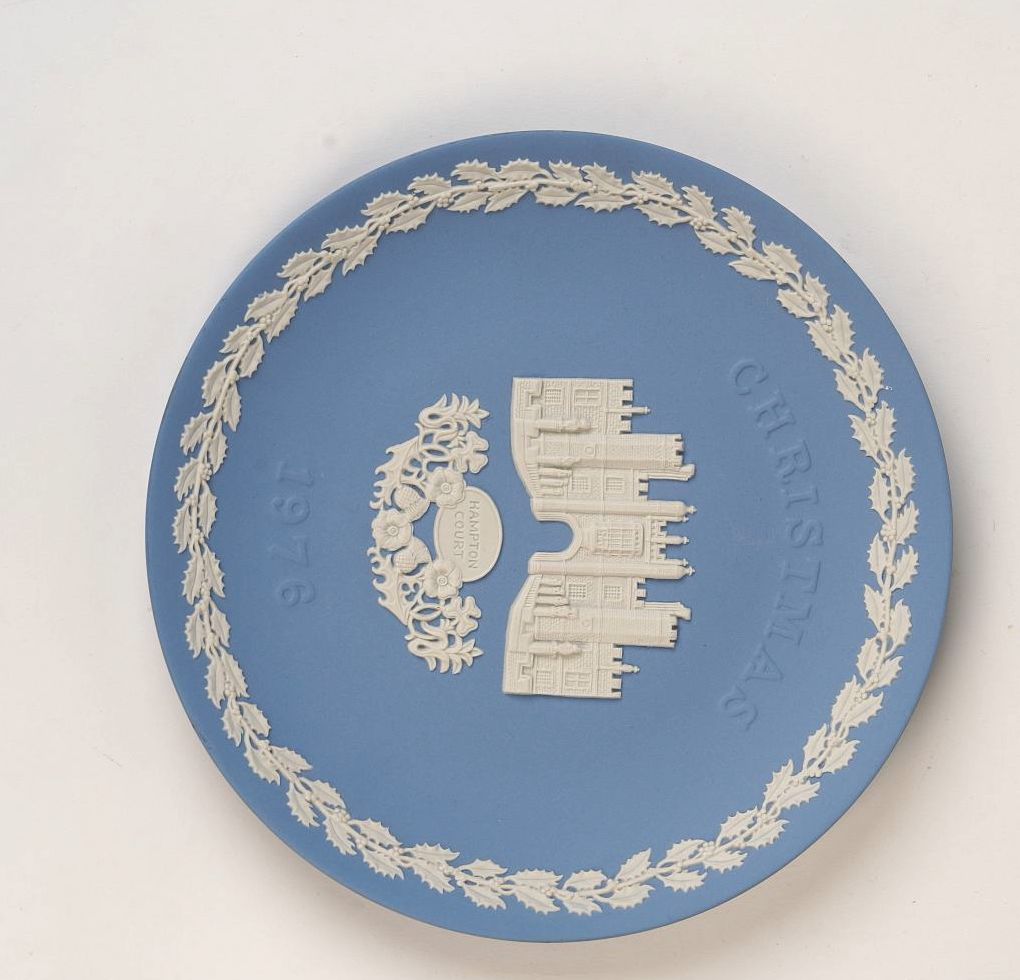 1976 Wedgwood Christmas Wall Plate
