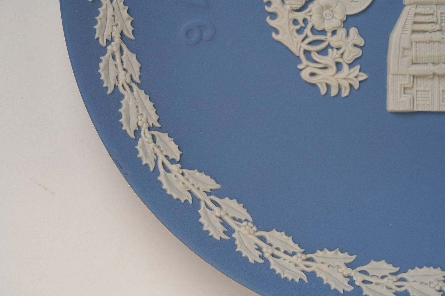 1976 Wedgwood Christmas Wall Plate
